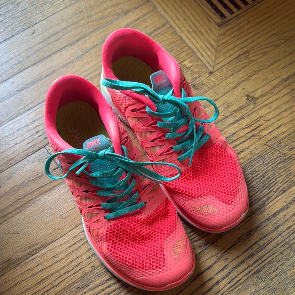 Nike Women's Coral Running Shoes size 8